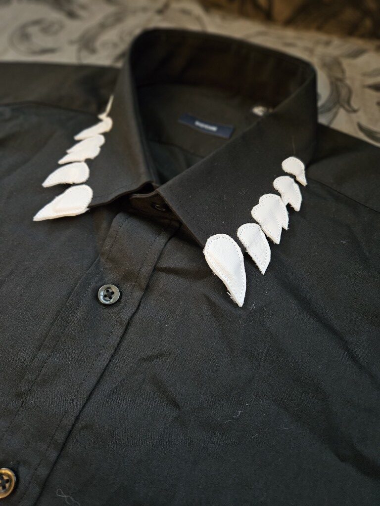 Fangs! Collar shirt with leatherette applique teeth - Image 2