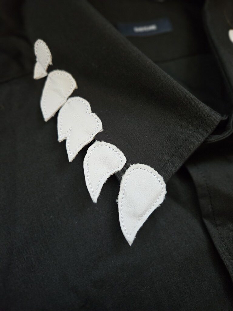 Fangs! Collar shirt with leatherette applique teeth - Image 3