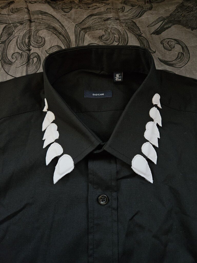 Fangs! Collar shirt with leatherette applique teeth - Image 4